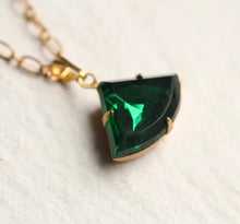 Load image into Gallery viewer, Mwclis Art Deco Emrallt / Emerald Green Art Deco Necklace
