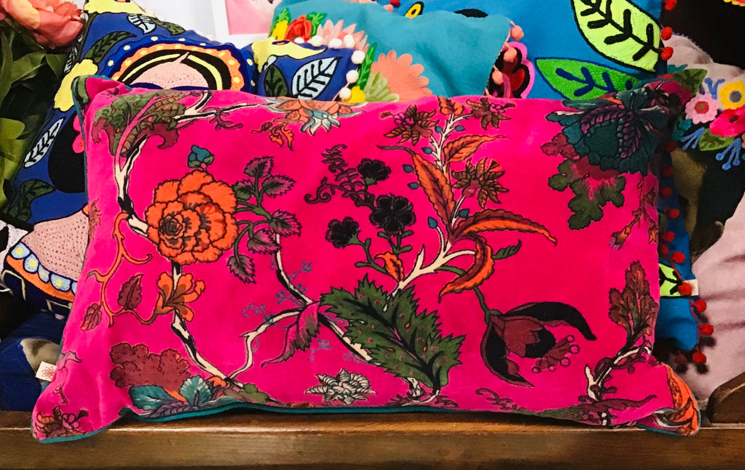 Clustog Blodeuog Melfed Pinc / Pink Velvet Floral Cushion (Ian Snow)
