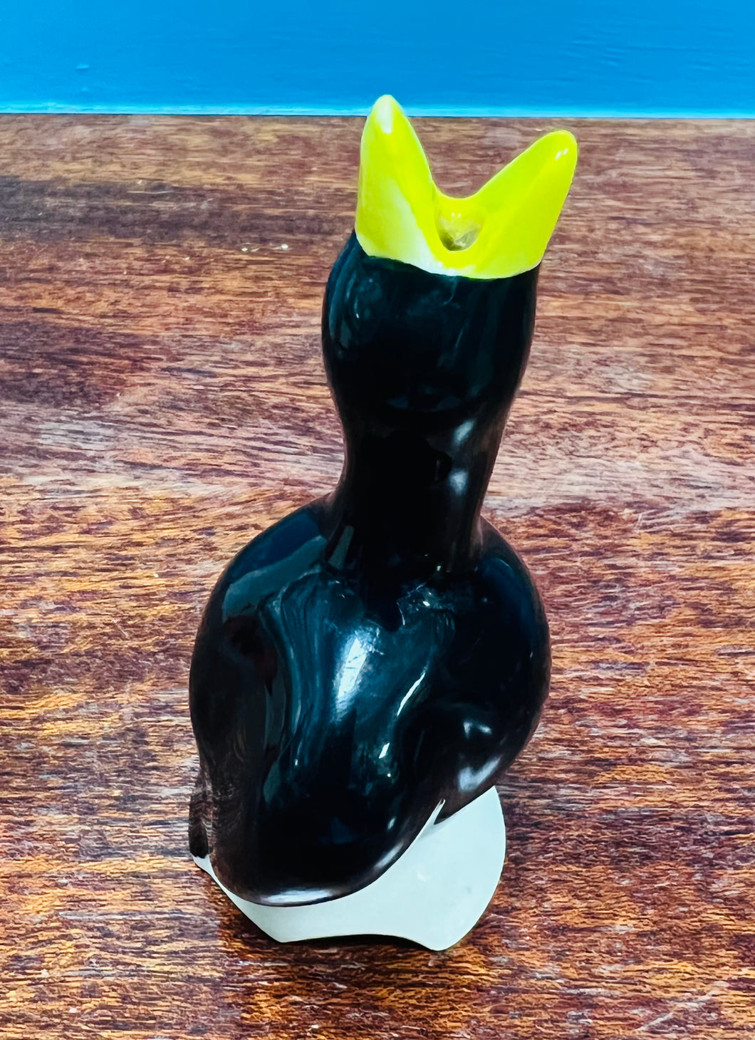 ‘Funnel’ pei seramig siâp deryn du Vintage / Vintage ceramic black bird shaped pie funnel