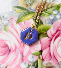 Load image into Gallery viewer, Mwclis Hexagon P aur / Hexagon gold P necklace
