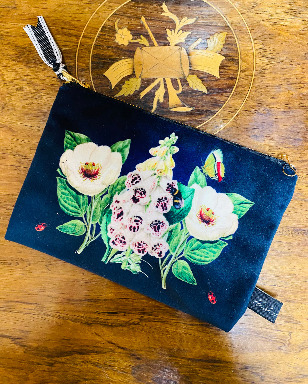 Pwrs Melfed Glas Tywyll Blodeuog Madame Treacle / Madame Treacle Navy Velvet Floral Purse
