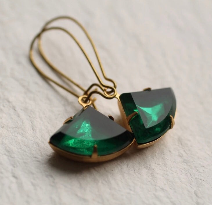 Clustdlysau Art Deco Emrallt / Emerald Green Art Deco Earrings