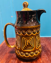 Load image into Gallery viewer, Pot coffi / dŵr poeth Retro Sylvac o’r 60au / Retro Sylvac coffee / hot water pot from the 60s
