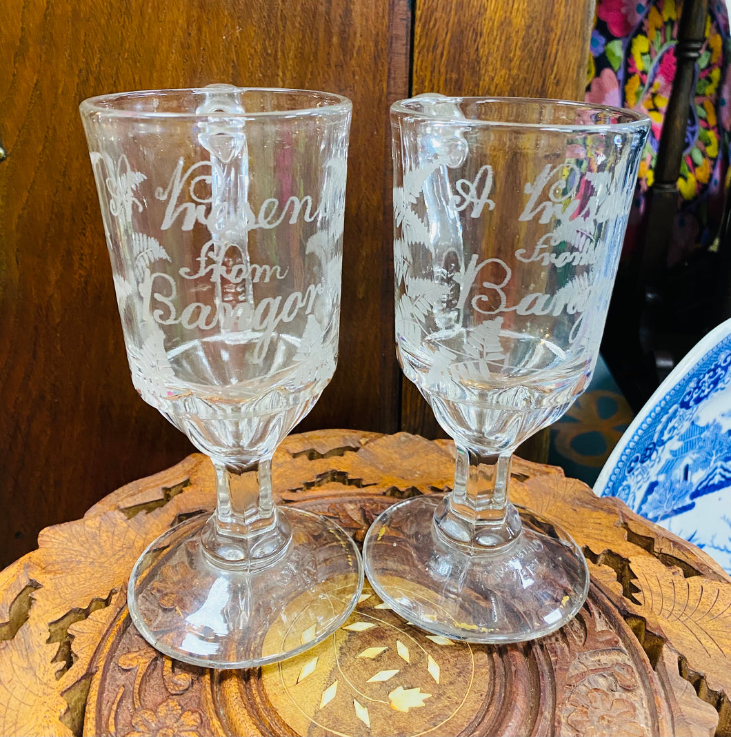 Gwydryn Etched ‘A Present From Bangor’ o’r Oes Fictoria  / Victorian ‘A Present From Bangor’ Etched Glass