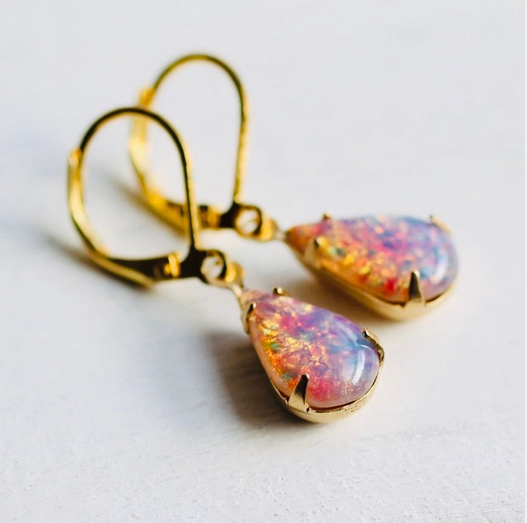 Clustdlysau Drop Opal Pinc  / Pink Opal Drop Earrings