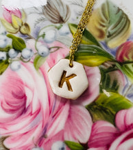 Load image into Gallery viewer, Mwclis Hexagon K aur / Hexagon gold K necklace
