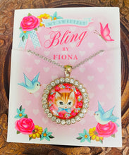 Load image into Gallery viewer, Mwclis gwyneb Cath Bach Kitsch a Bling / Kitsch Bling Kitten’s face  Necklace
