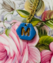 Load image into Gallery viewer, Mwclis Hexagon M aur / Hexagon gold M necklace
