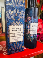 Load image into Gallery viewer, Chwistrell ystafell William Morris White Amber &amp; Iris / William Morris White Amber &amp; Iris room mist
