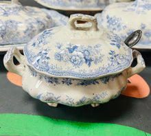 Load image into Gallery viewer, Tureen saws Asiatic Pheasant Hynafol gyda chaead a llwy weini / Antique Asiatic Pheasant tureen sauce dish with lid and serving spoon
