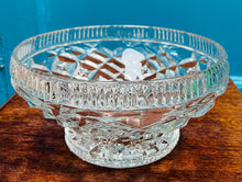 Load image into Gallery viewer, Bowlen Treiffl Wydr Vintage / Vintage Glass Trifle Bowl
