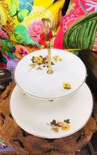 Load image into Gallery viewer, Stand Cacen Falcon Ware Vintage / Vintage Falcon Ware Cake Stand
