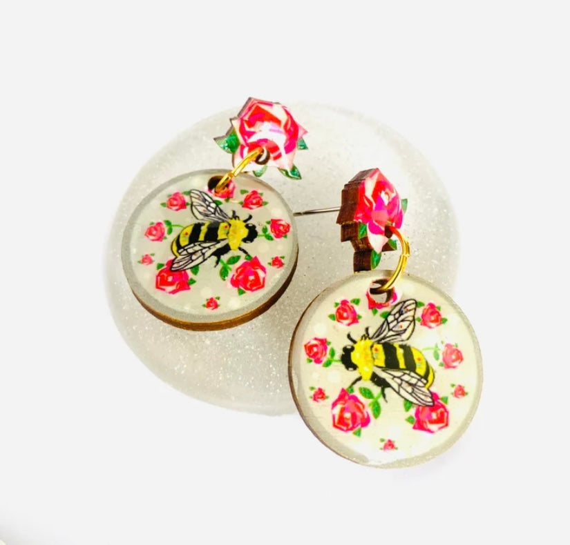 Clustlysau Cacwn a rhosod / Rose and Bumblebee earrings
