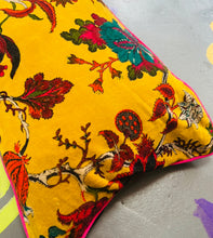 Load image into Gallery viewer, Clustog Blodeuog Melfed Mwstard / Mustard Velvet Floral Cushion (Ian Snow)
