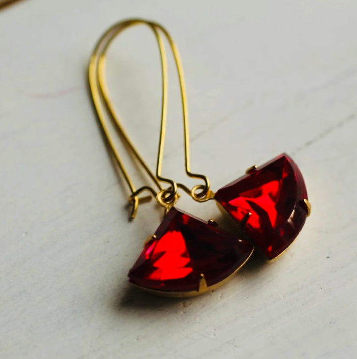 Clustdlysau Art Deco Rhuddem Coch / Ruby Red Art Deco Earrings