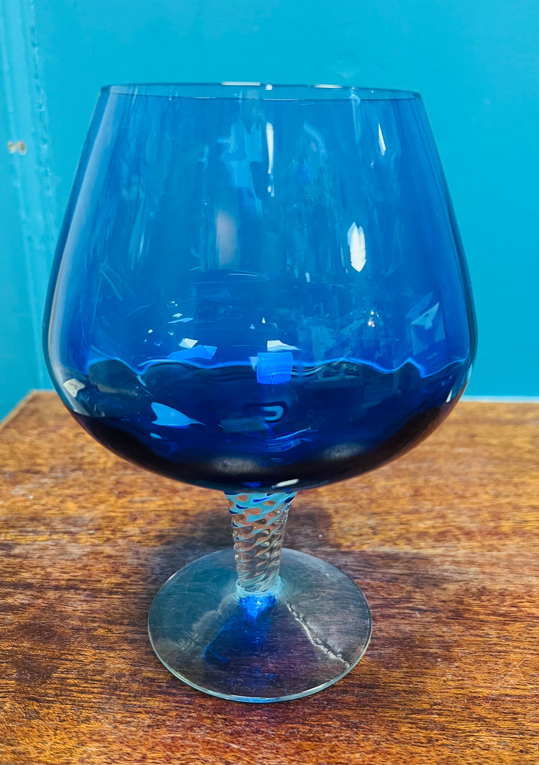 Gwydryn brandy balŵn Glas Retro o’r 60au / Retro Blue balloon Brandy glass from the 60s