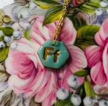 Load image into Gallery viewer, Mwclis Hexagon Ff aur / Hexagon gold Ff necklace
