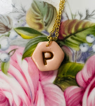 Load image into Gallery viewer, Mwclis Hexagon P aur / Hexagon gold P necklace
