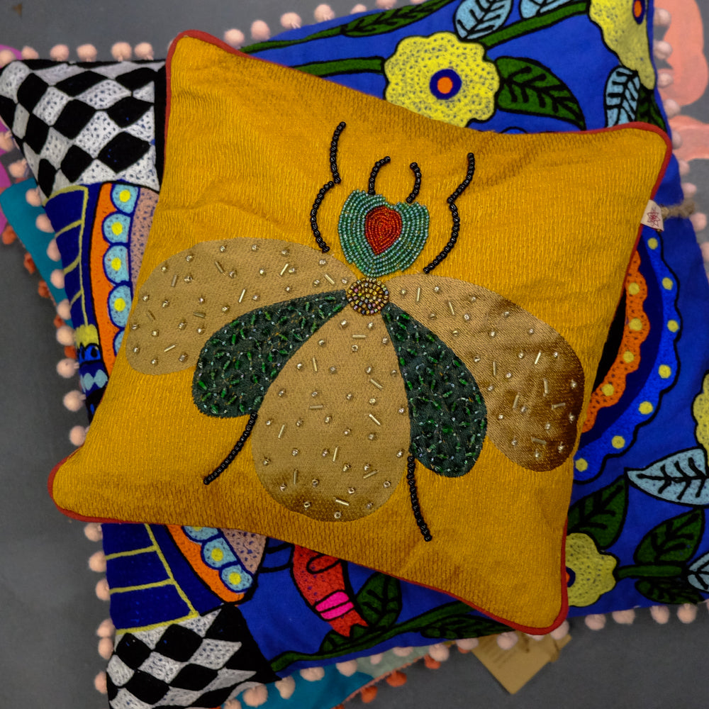 Clustog Pry wedi ei Frodio / Embroidered Fly Cushion (Ian Snow)