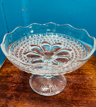 Load image into Gallery viewer, Dysgl Bon Bon gwydr ‘pressed’ Vintage / Vintage pressed glass Bon Bon dish
