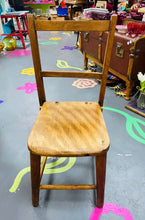 Load image into Gallery viewer, Cadair Ysgol Bren Plentyn Bach Vintage / Vintage Wooden Child’s Nursery Chair
