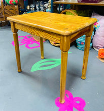 Load image into Gallery viewer, Bwrdd bychan pren Pîn a wnaed â llaw, heb hoelen, allan o bren o hen Gapel yn Dogellau / Handmade Pitch Pine wooden side table made with no nails out of wood from an old Chapel in Dolgellau
