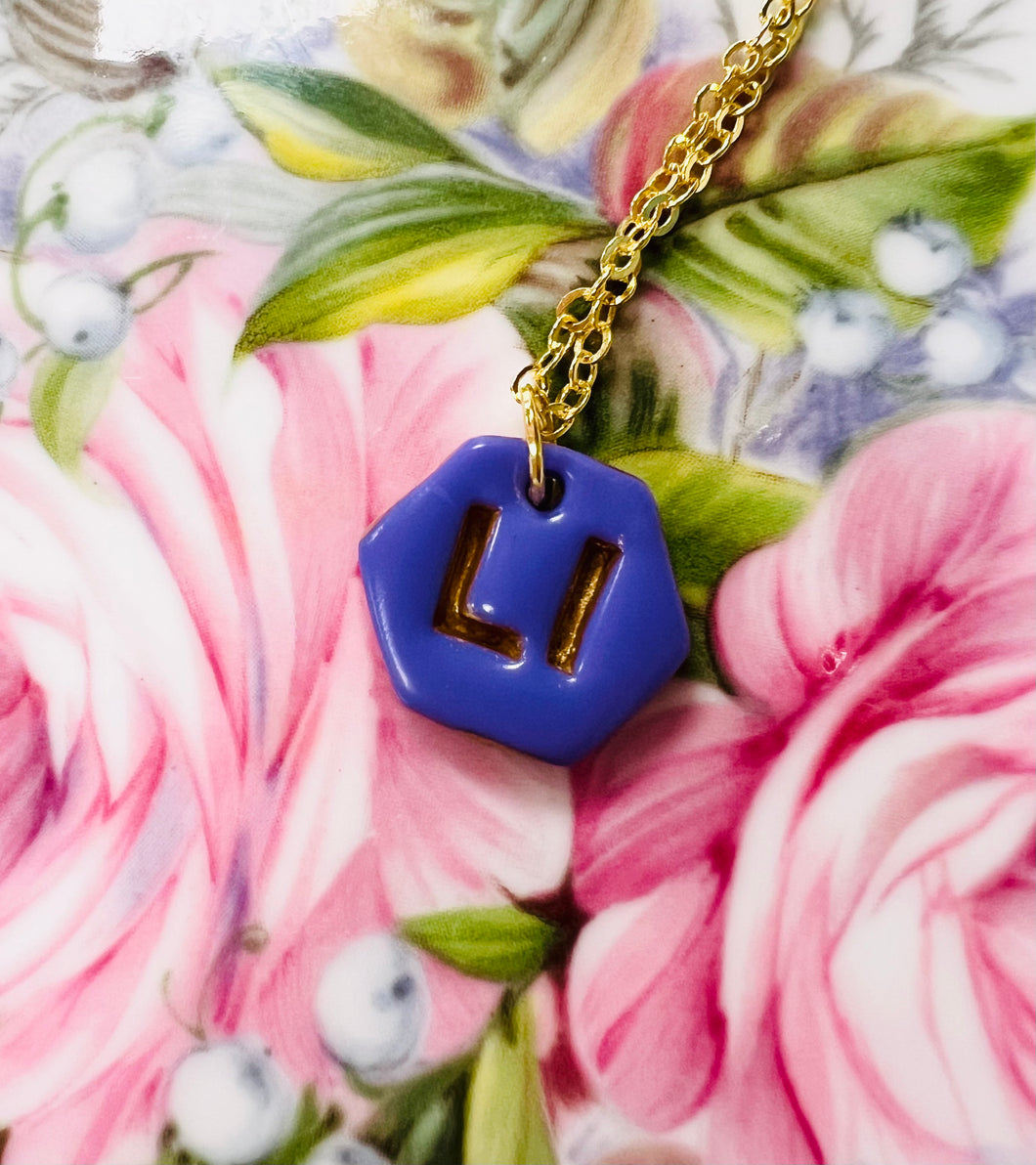 Mwclis Hexagon Ll aur / Hexagon gold Ll necklace