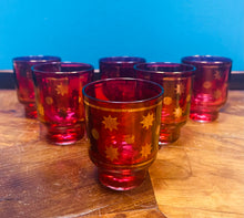 Load image into Gallery viewer, Set o chwe gwydryn shot Vintage Cranberry ac aur / Vintage set of six Cranberry and gold shot glasses

